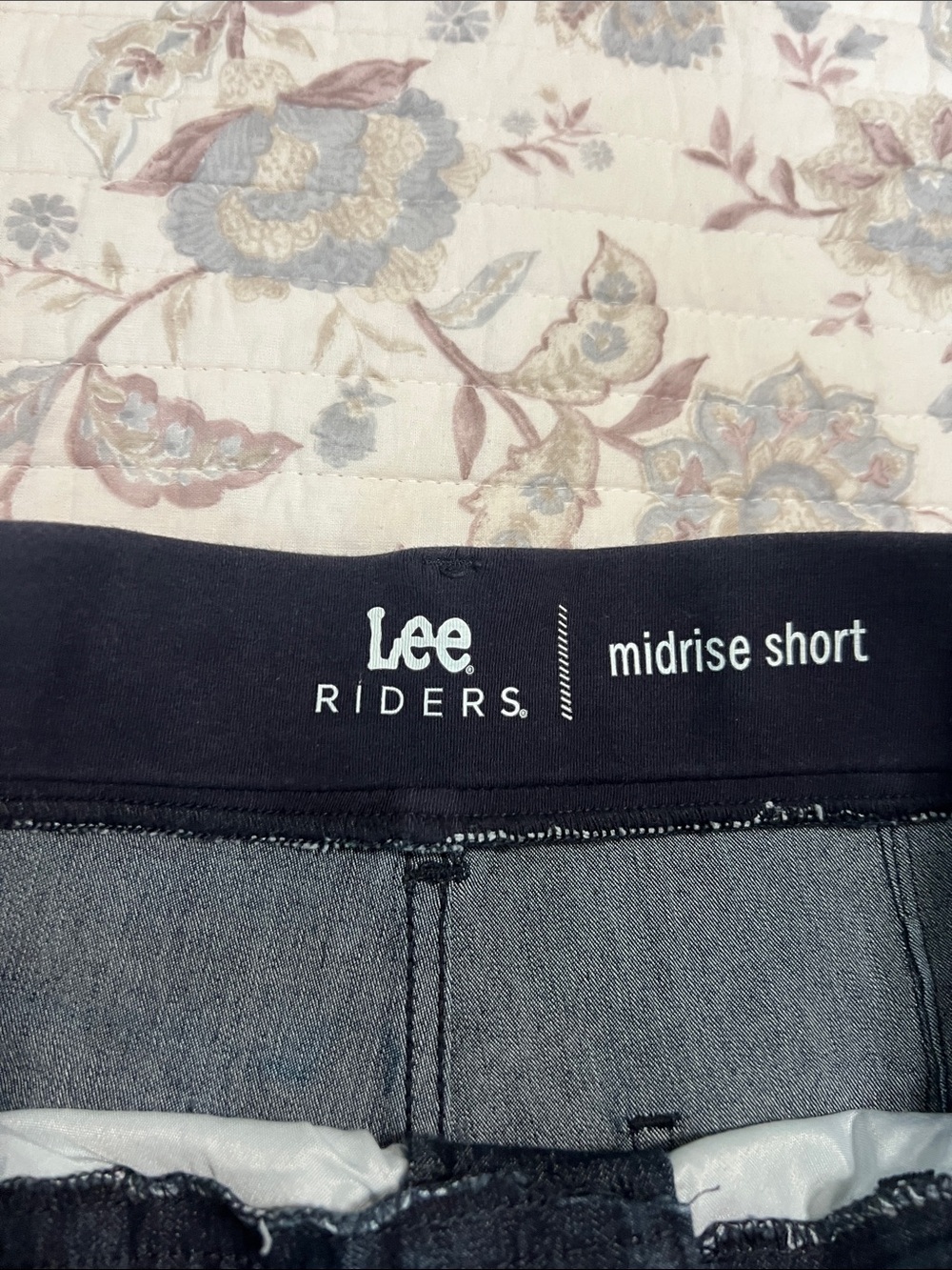 Lee Riders Mid Rise Jean Shorts - Picture 2 of 7